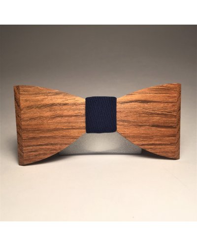 Drewniana muszka z poszetką