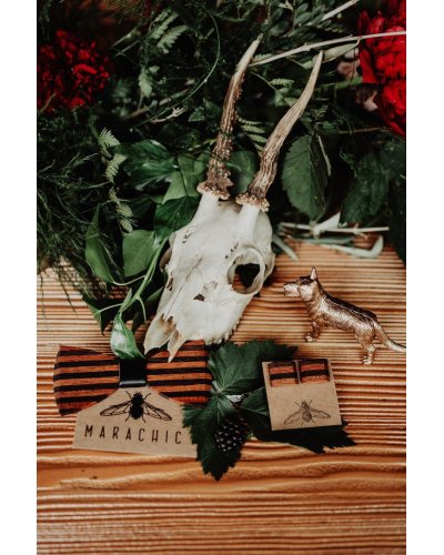 Drewniana muszka ze spinkami do mankietów