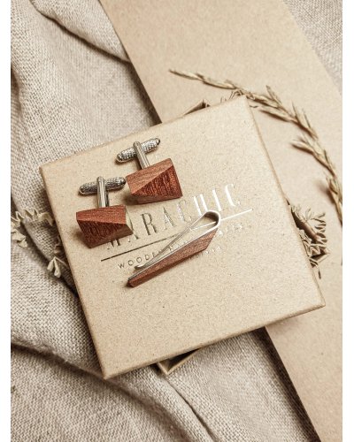 Set of cufflinks and tie clips