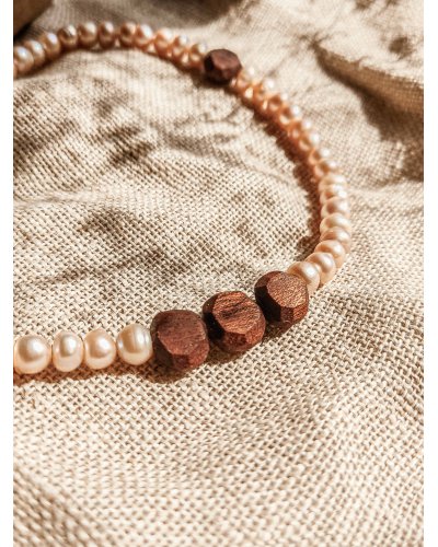 Necklace made of natural freshwater pearls and wooden beads
