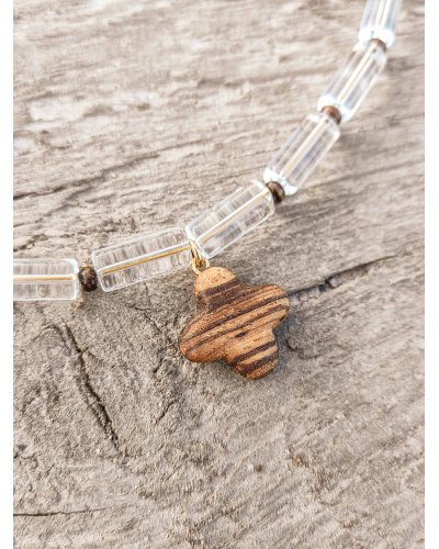 Naszyjnik ze szklanych i drewnianych koralików z zawieszką 