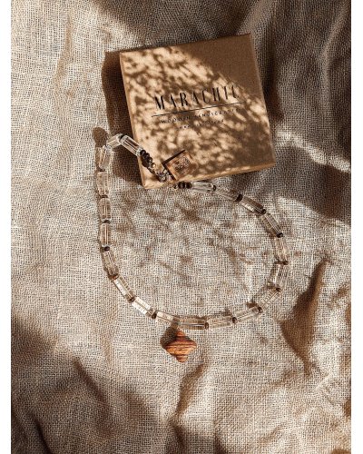 Necklace made of freshwater pearls and wood