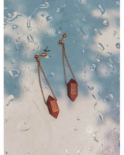 Set with a wooden crystal