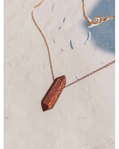 Set with a wooden crystal