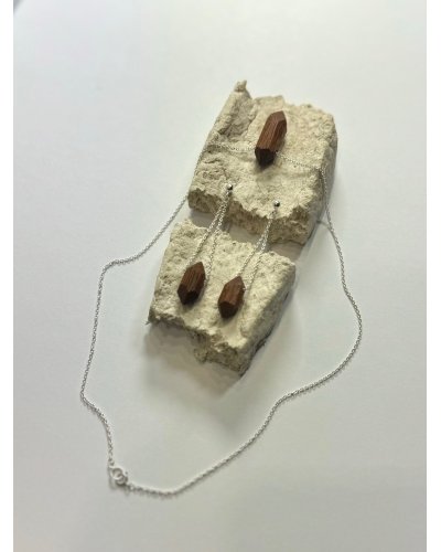 Set with a wooden crystal