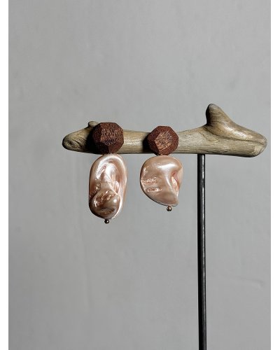 Kolczyki Pearl Spell autorskie kolczyki z perłą barokową i drewnianym diamentem