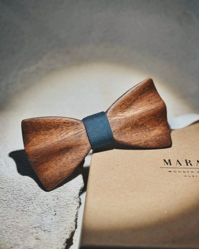 Hand-carved wooden bow tie SAPELI WOOD