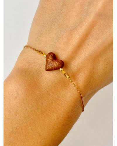 Bracelet with a wooden heart