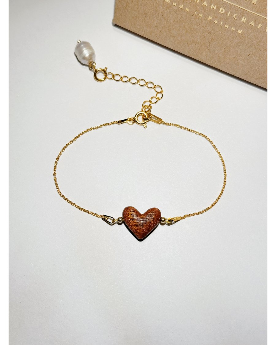 Bracelet with a wooden heart
