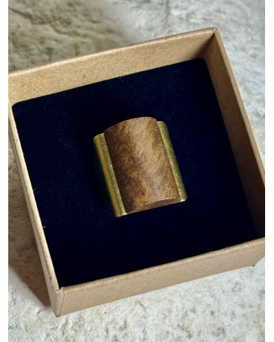 Duży Pierścionek z Drewna — Unikatowa Biżuteria Artystyczna Rękodzieło