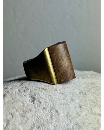 Duży Pierścionek z Drewna — Unikatowa Biżuteria Artystyczna Rękodzieło