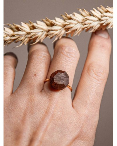 Drewniany pierścionek DIAMENT. Unikalne rękodzieło na prezent dla niej