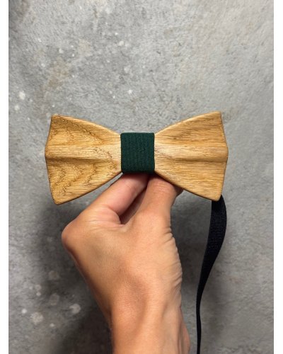 Dębowa drewniana muszka ręcznie rzeźbiona