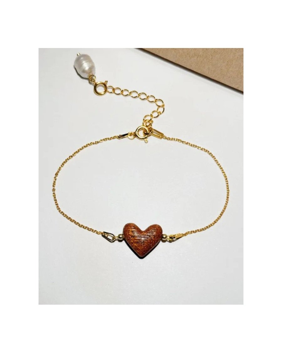 Bransoletka z perłą i drewnianym serduszkiem. Drewniana rocznica ślubu