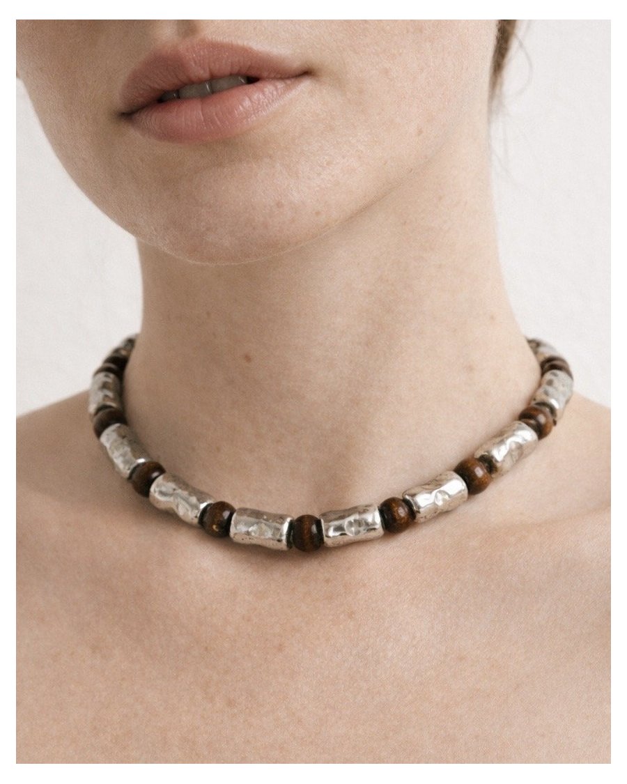 Modernistyczny naszyjnik typu choker