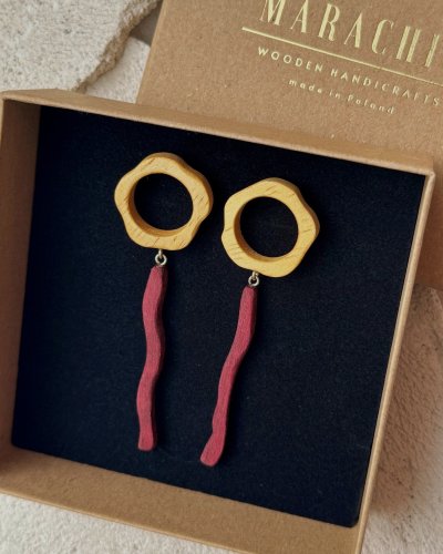 Drewniane wiszące kolczyki Krawatka SAMARA Kolorowe drewno