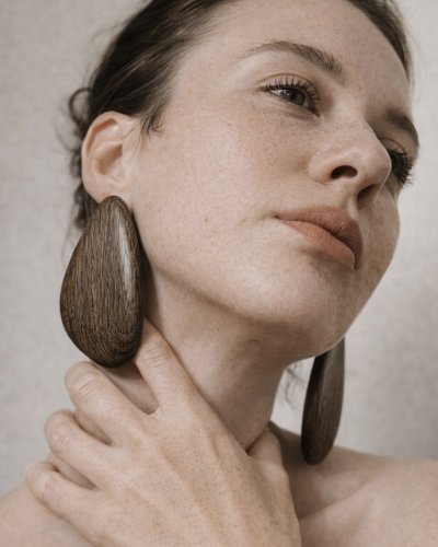 Drewniane kolczyki w pięknej formie Marachic