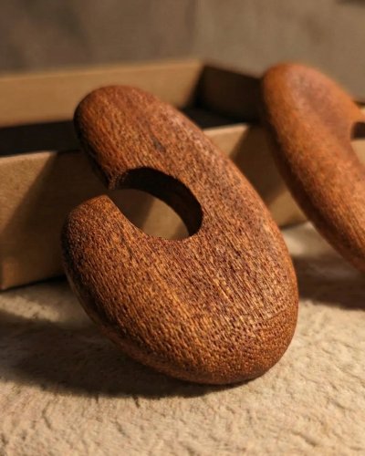 Duże drewniane kolczyki Sapeli Spiral MARACHIC