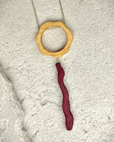 Naszyjnik drewniany SAMARA z łańcuszkiem srebrnym – detal wykonania