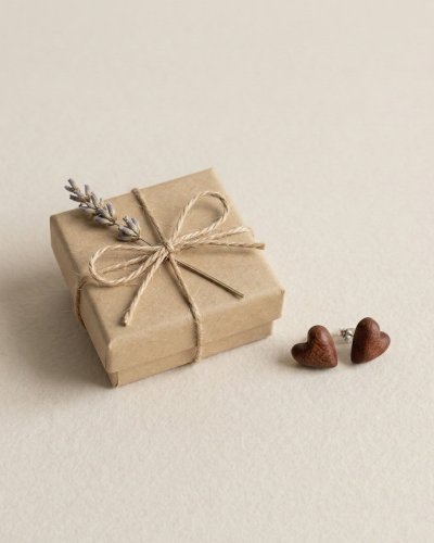 Drewniane kolczyki Serduszka Marachic pudełko prezentowe